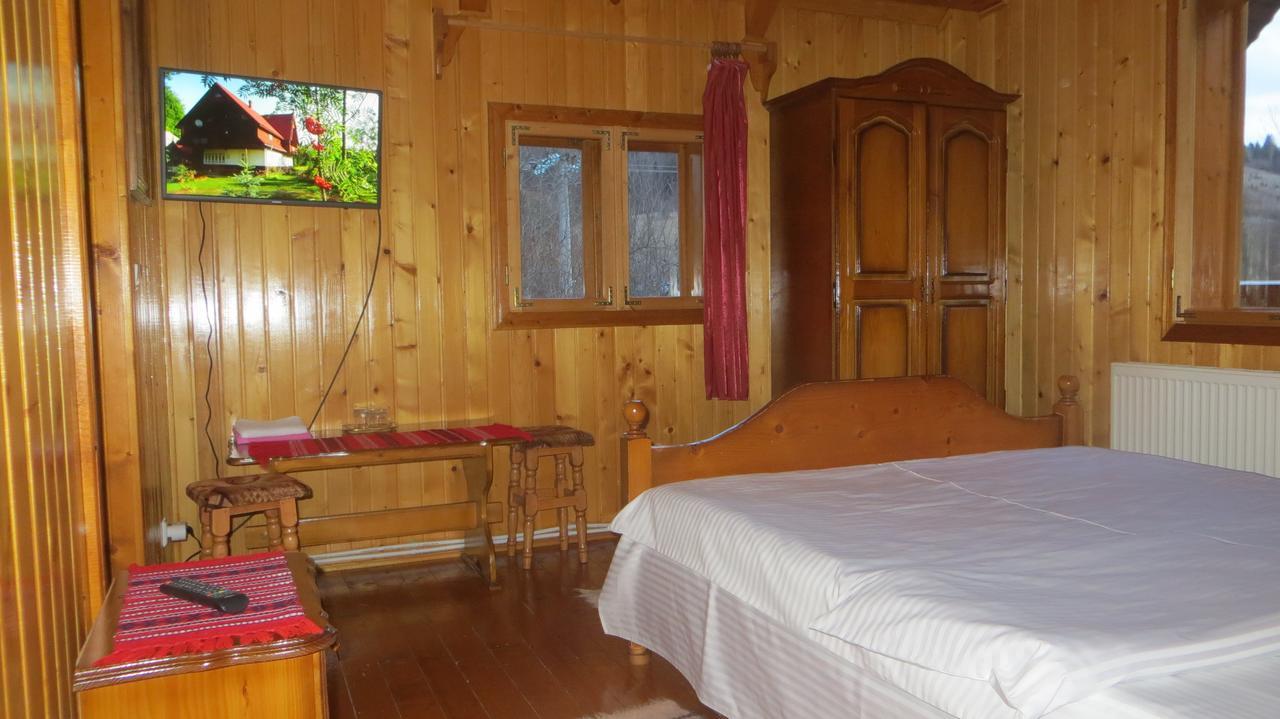 Pensiunea Poiana De Vis Sucevita Luaran gambar