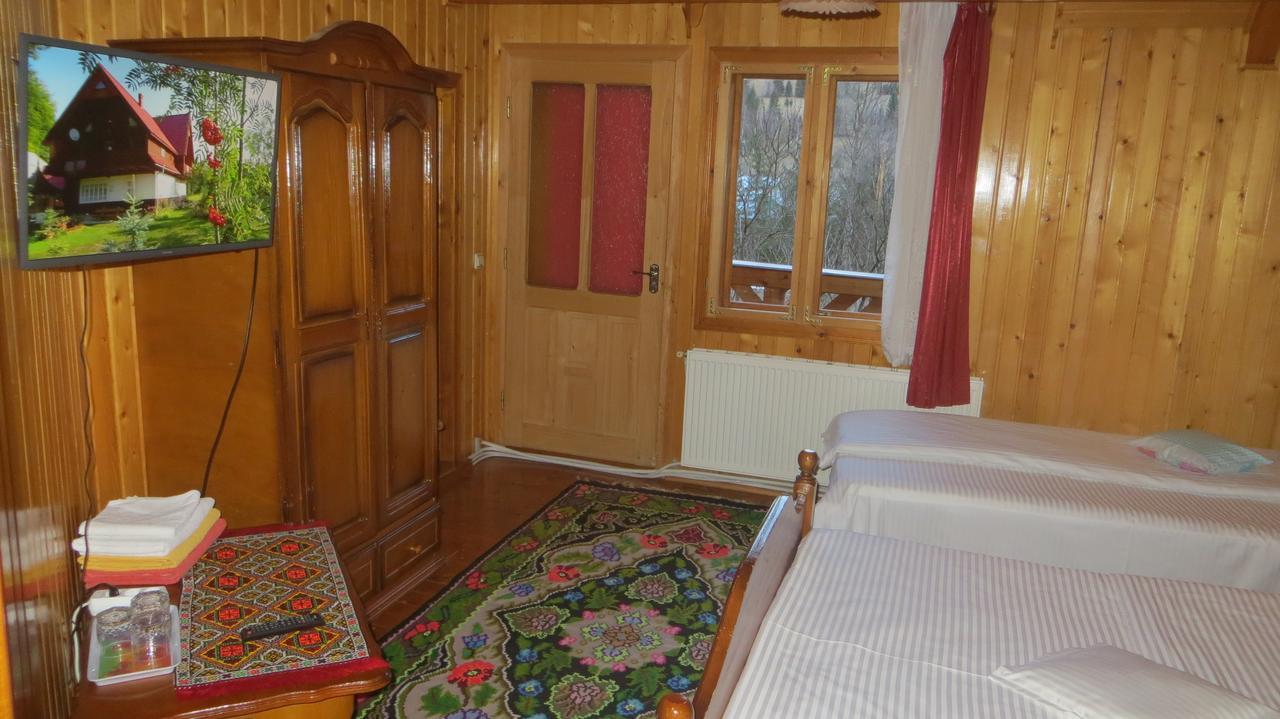 Pensiunea Poiana De Vis Sucevita Luaran gambar