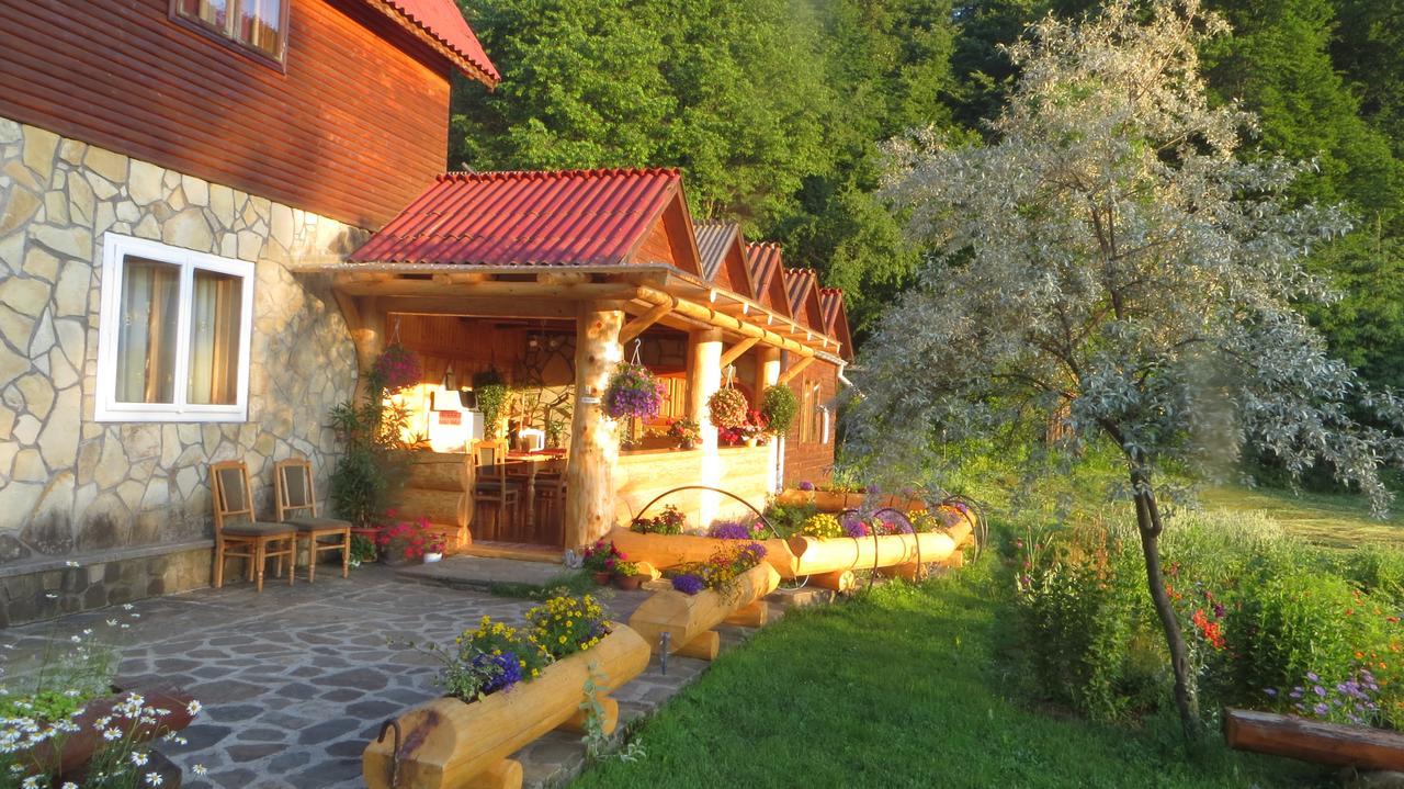 Pensiunea Poiana De Vis Sucevita Luaran gambar